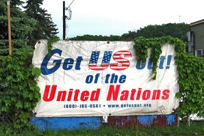 Plakat in den USA das zum Austritt aus der UNO aufruft. (Foto: TheZachMorrisExperience, CC-BY-SA 2.0)
