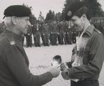 Militärkommando-Bereichsmeister 1986 - Siegerehrung durch den Militärkommandanten. (Foto: Archiv Sturmlechner)