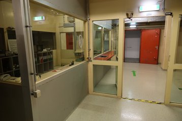 Der Eingangsbereich im Reaktorgebäude mit der Sicherheitsschleuse. (Foto: Truppendienst/Gerold Keusch)