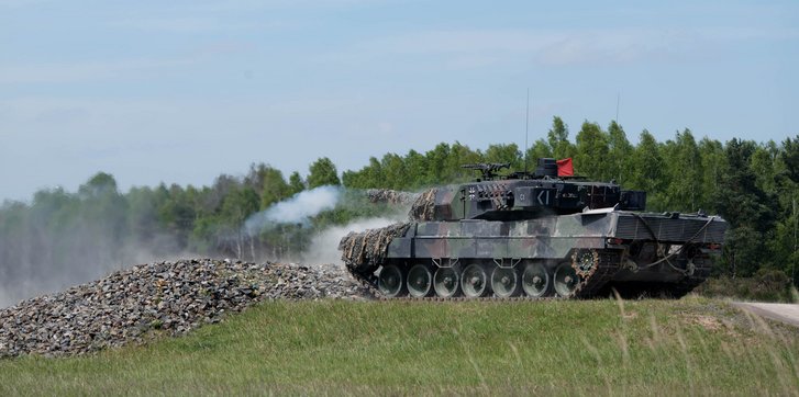 Ein deutscher "Leopard" 2A6 beim Scharfschießen bei der SETC16. (Foto: U.S. Army/7th AJMTC; CC BY-SA 2.0)