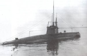 Das Unterseeboot "U-17" der k.u.k Kriegsmarine in der Adria. (Foto: unbekannt/gemeinfrei)