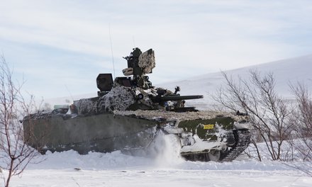 A Norwegian CV9030 Mk III Infantry Fighting Vehicle with CRTs at marching speed in snow during exercise Viking 2017. The CV9030 Mk III is armed with the 30 mm Mk44 Bushmaster II chain gun, 7.62 mm co-axial Chain Gun MG and KONGSBERG PROTECTOR Remote Operated Weapon Station (on top of the turret).  (Photo: Kristian Berg/the Norwegian Armed Forces)