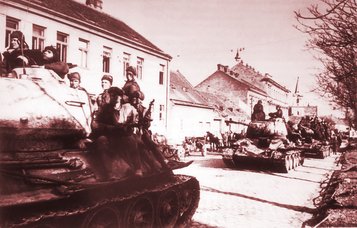 Truppen der Roten Armee bei ihrem Vormarsch Richtung Traisen im Frühjahr 1945. (Foto: Archiv TD)